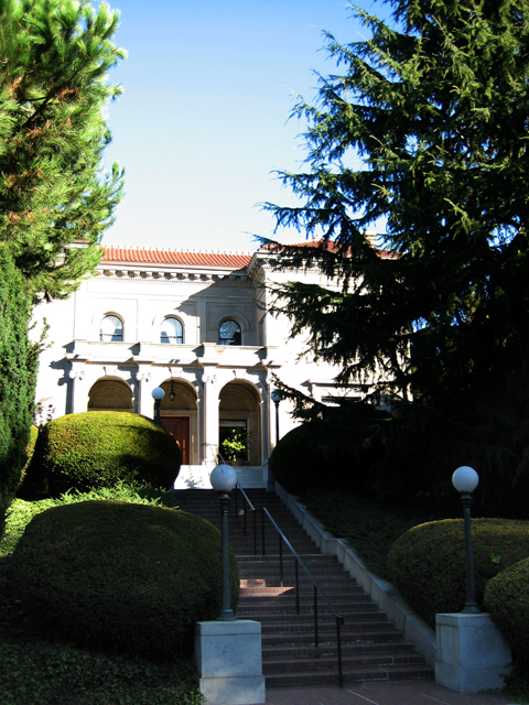 11-University_House